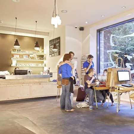 بيت الشباب كاتس باجاماس برلين