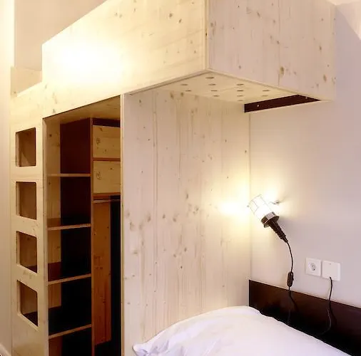 بيت الشباب كاتس باجاماس